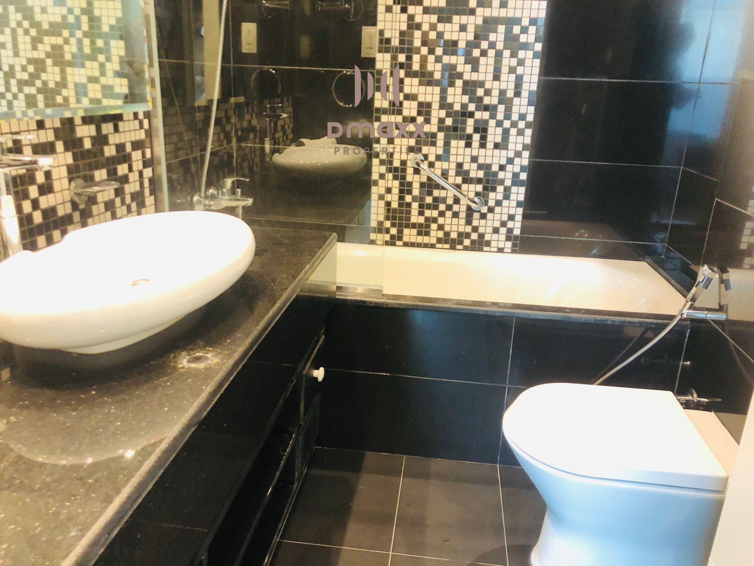 Canal view-fully furnished-two balcony-dubai