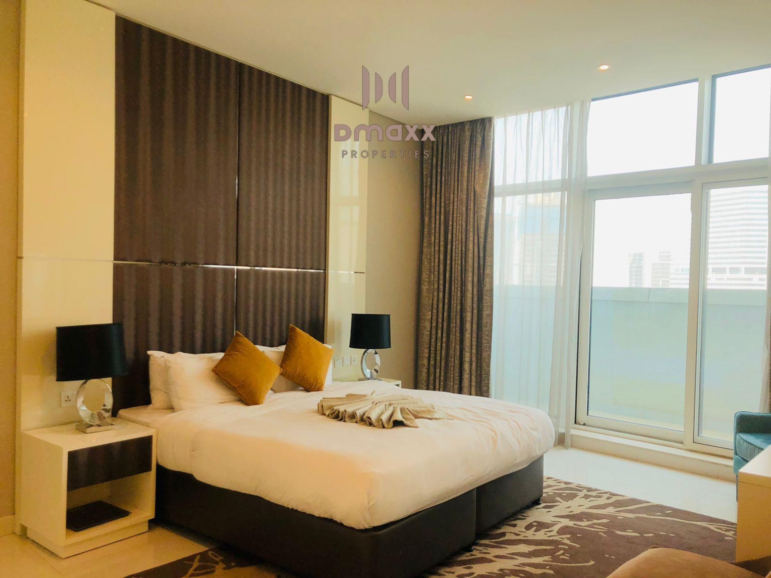 Canal view-fully furnished-two balcony-dubai