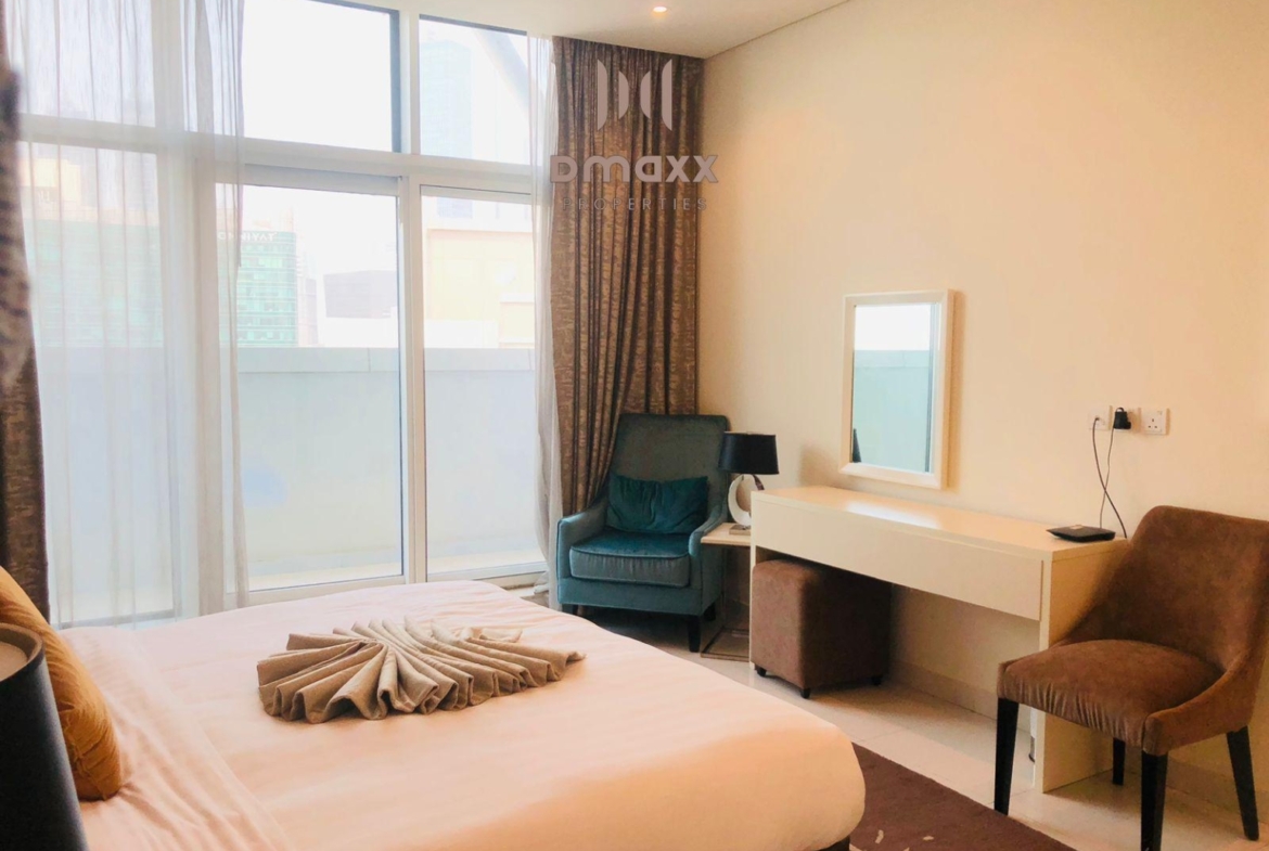 Canal view-fully furnished-two balcony-dubai