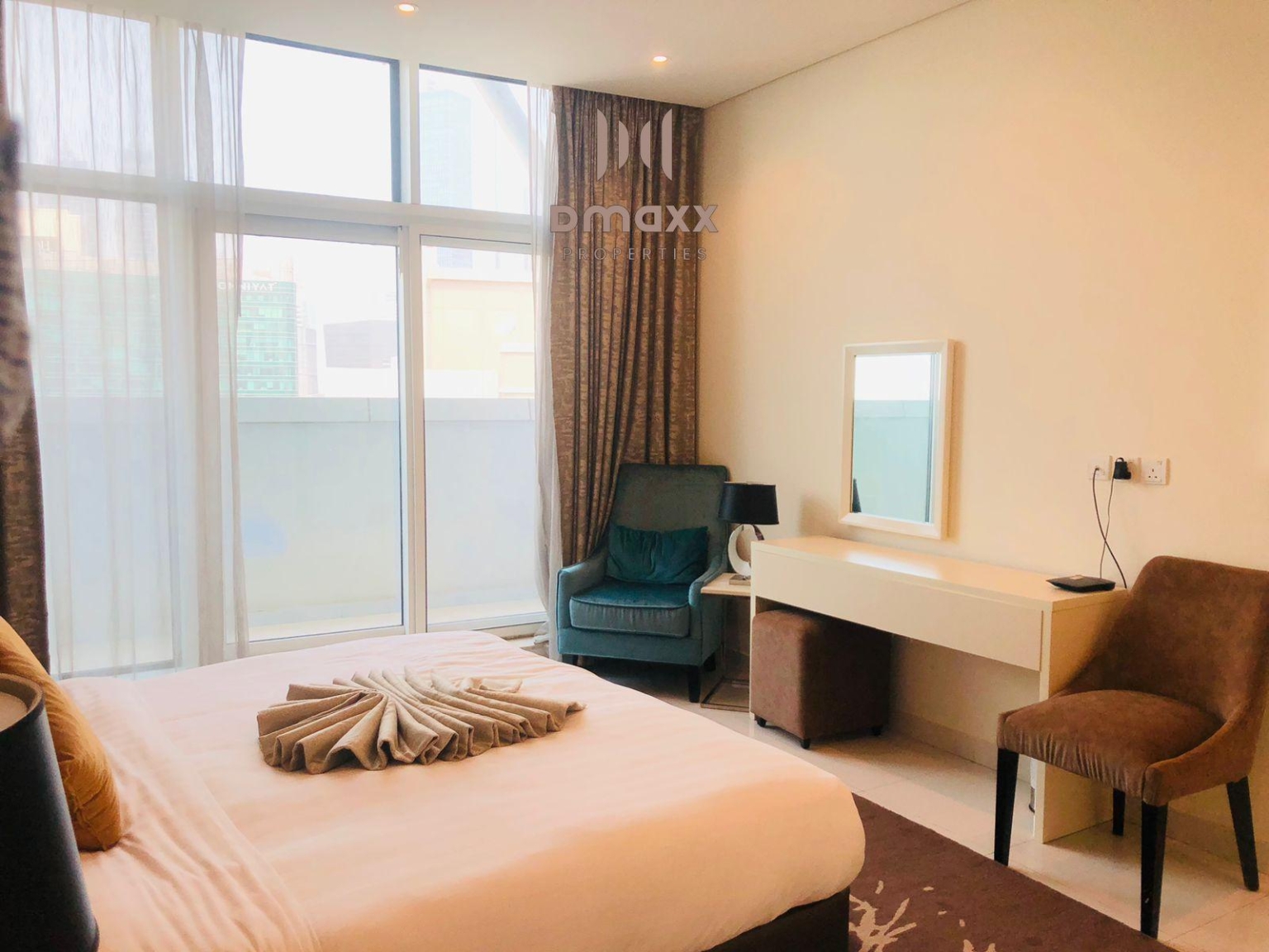 Canal view-fully furnished-two balcony-dubai