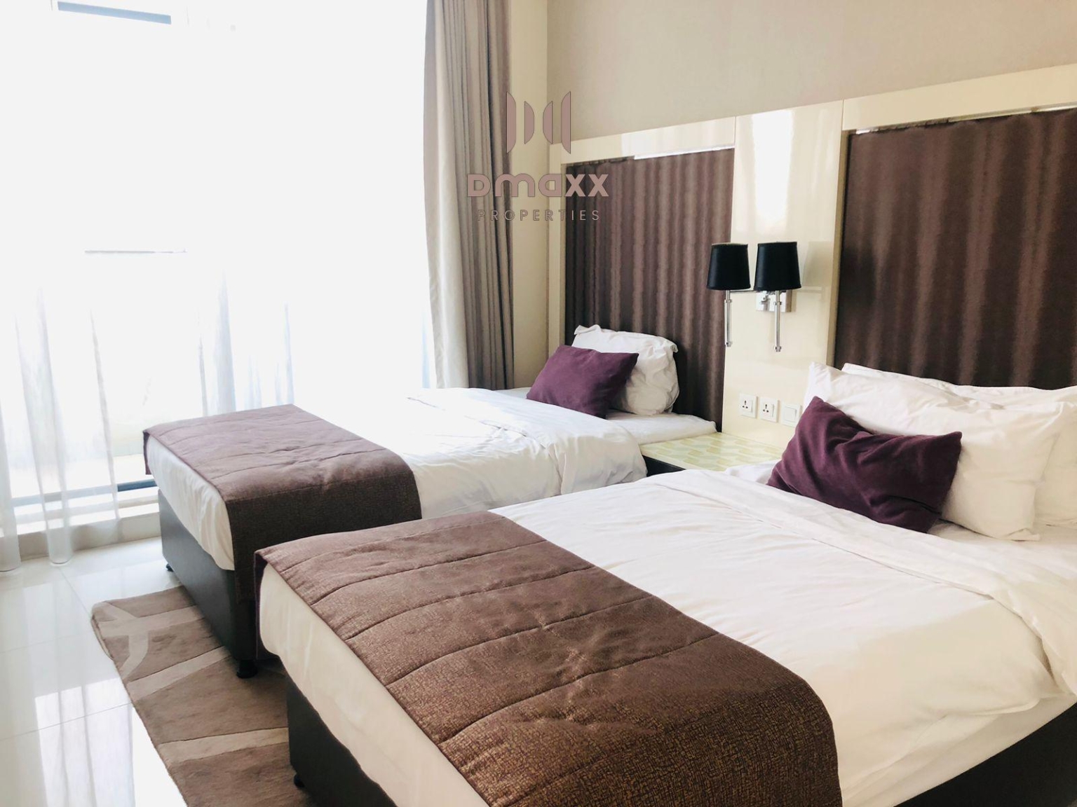 Canal view-fully furnished-two balcony-dubai