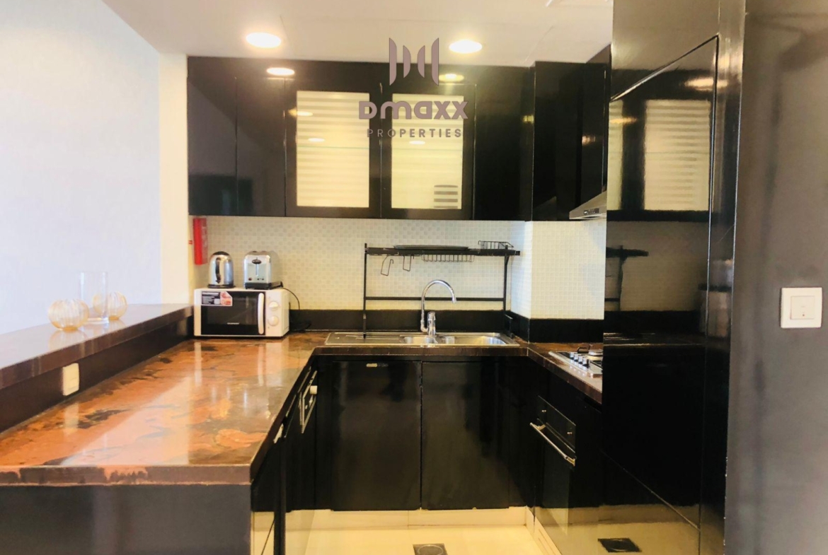 Canal view-fully furnished-two balcony-dubai