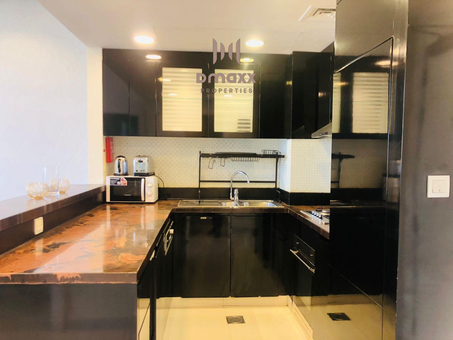 Canal view-fully furnished-two balcony-dubai