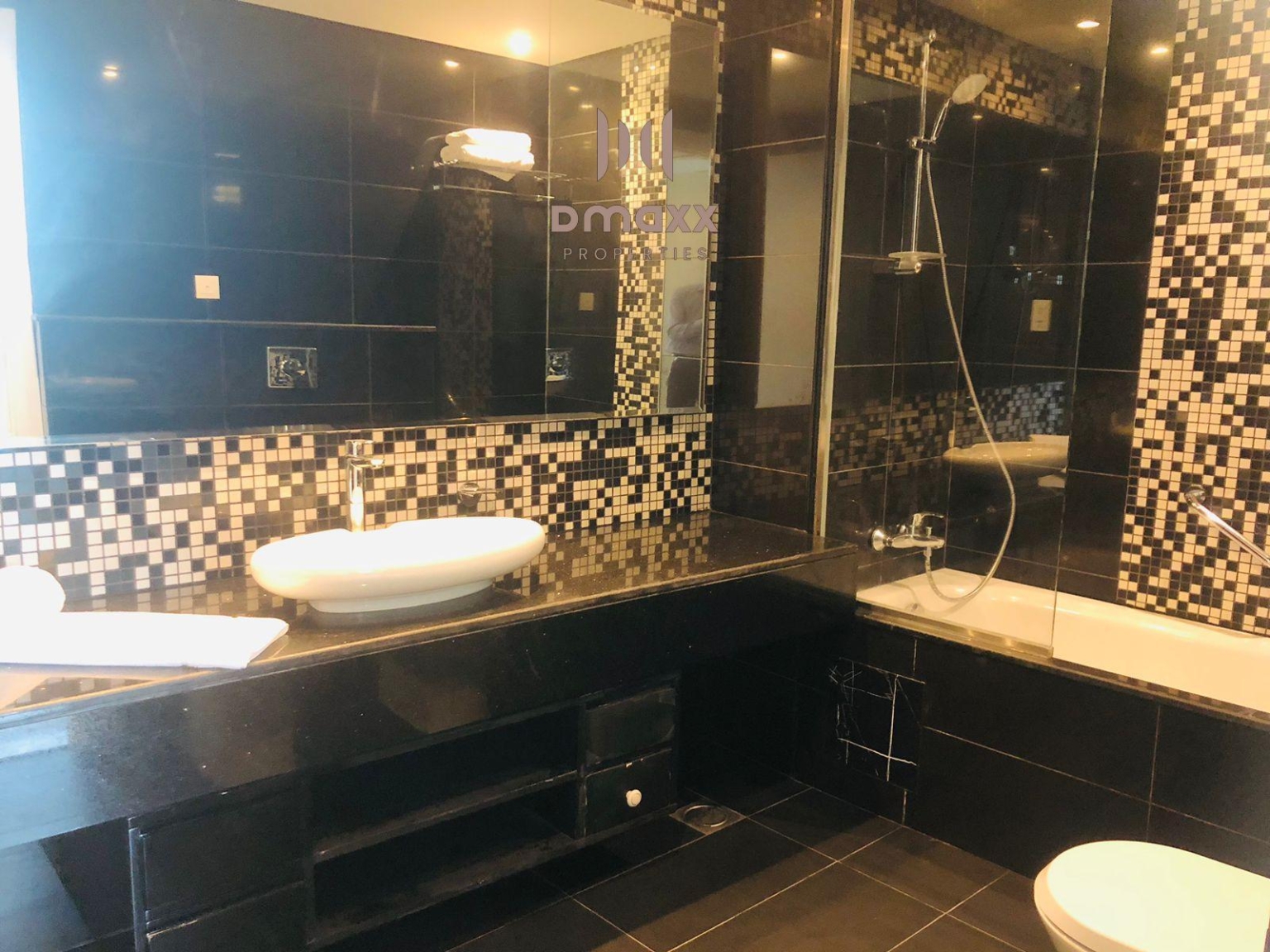 Canal view-fully furnished-two balcony-dubai